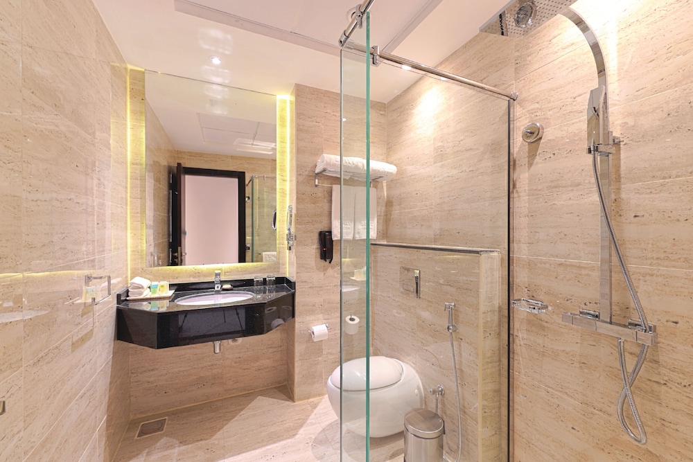 Executive Suite - Photo 2