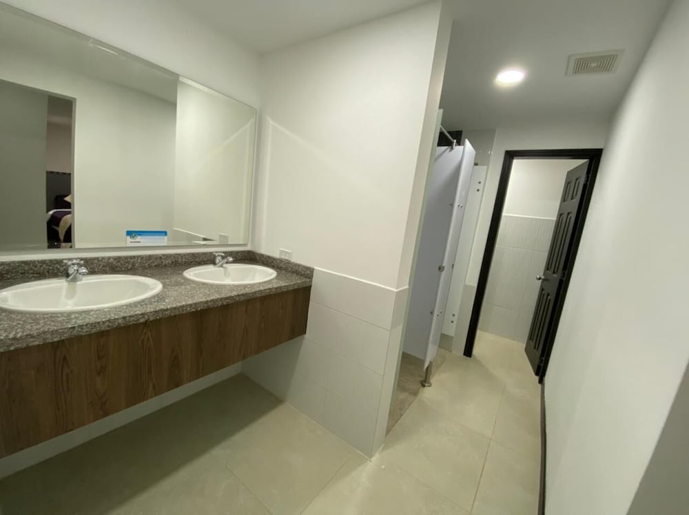 Elite Room, 1 King Bed photo 2