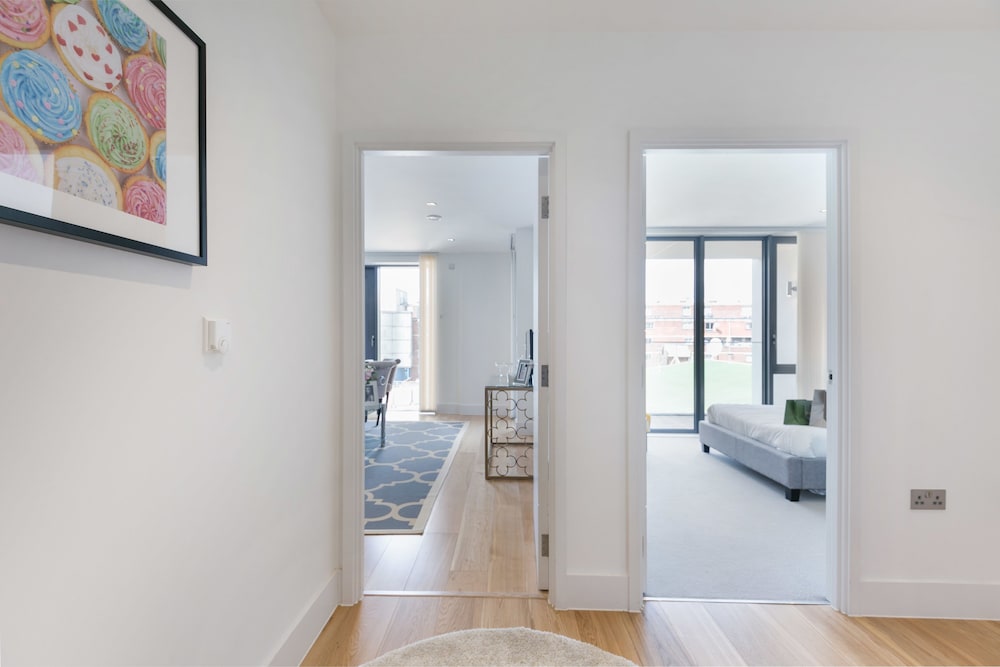 Deluxe One Bedroom Apartment with Balcony photo 3