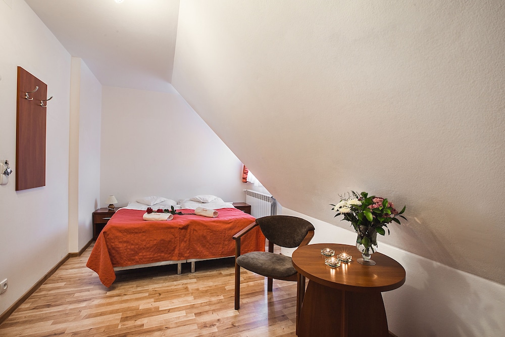Basic Twin Room photo 1