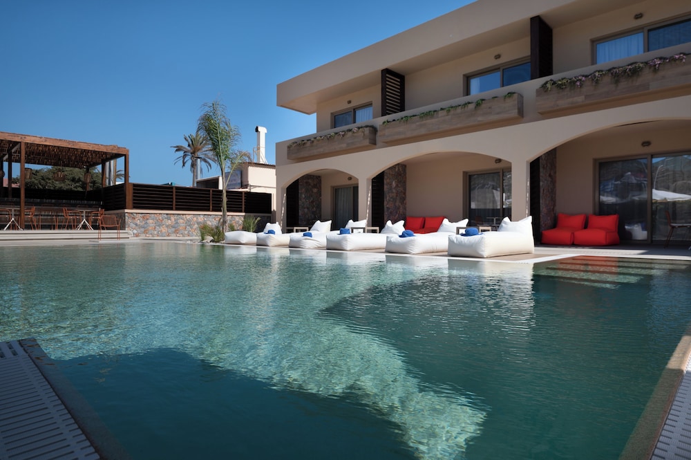Deluxe Double or Twin Room, Poolside - Photo 4