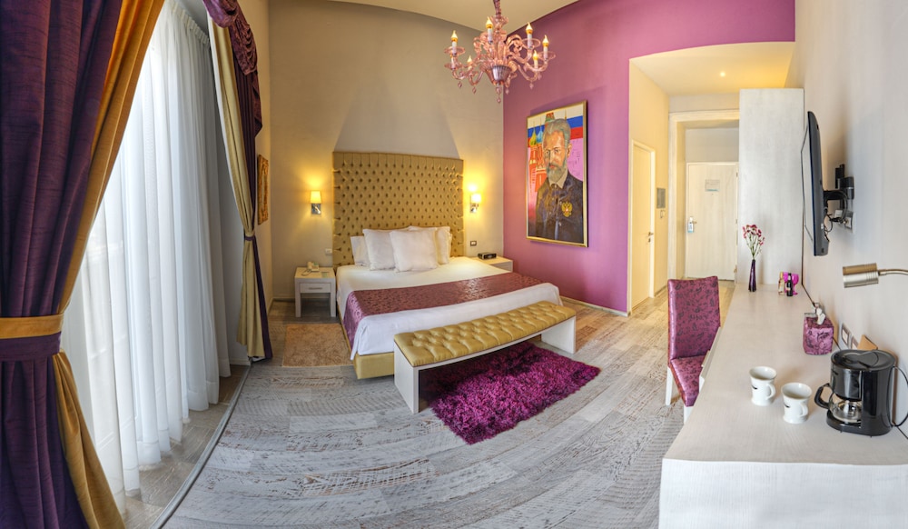 Standard Room, 1 King Bed photo 2