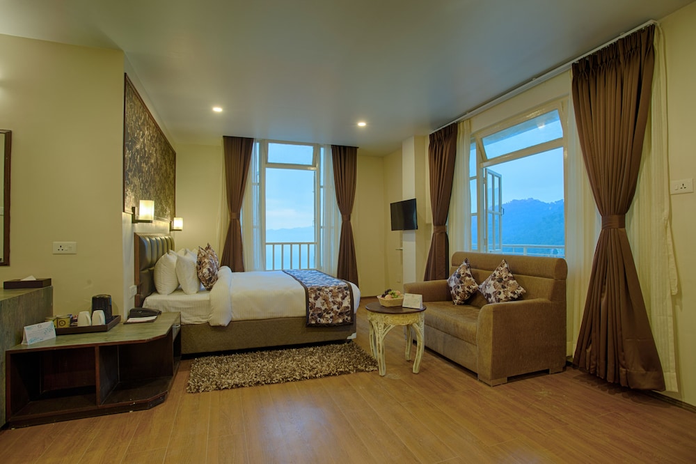 Deluxe Double Room, 1 King Bed, Mountain View