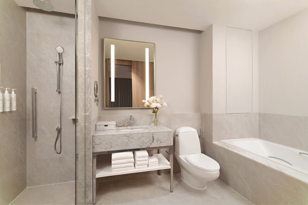 Premier Suite, 1 Bedroom, Balcony photo 3
