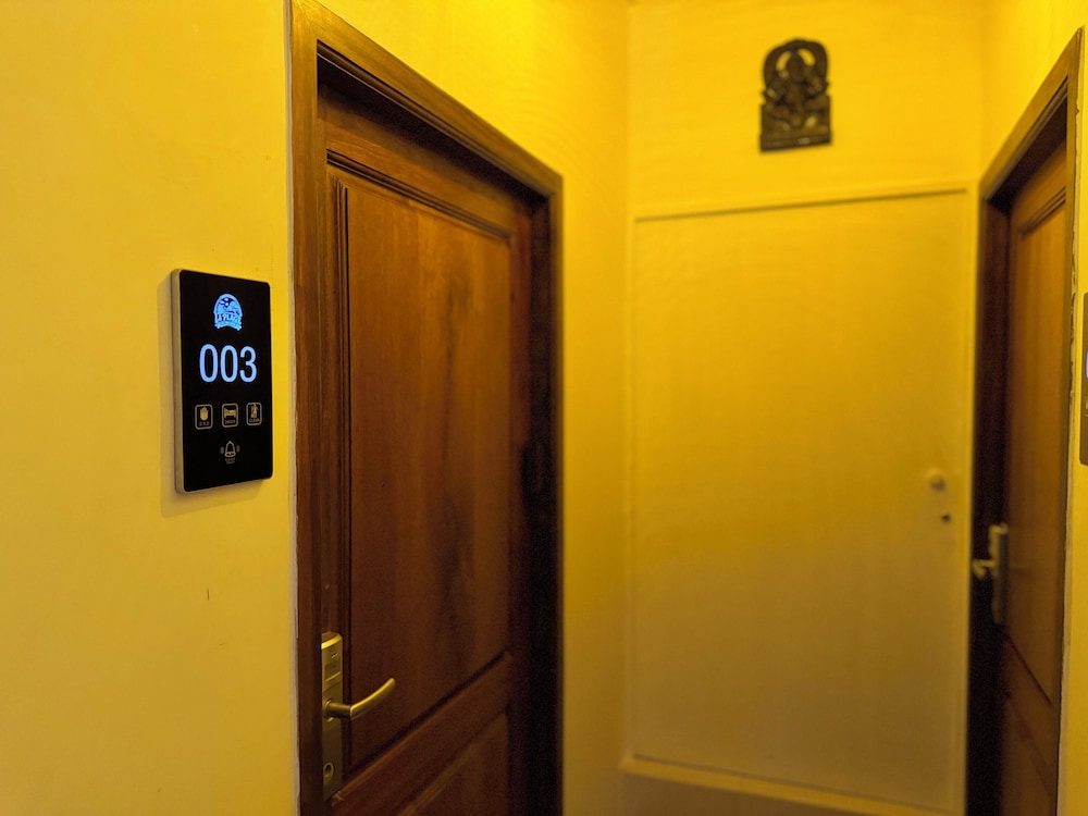 Classic Room - Photo 9