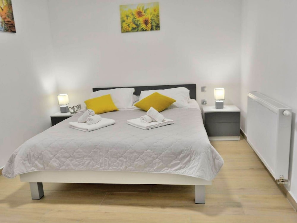 Apartment (Deluxe One Bedroom Apartment with Bal)
