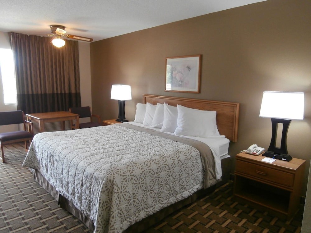 Deluxe Room, 1 King Bed, Non Smoking - Photo 1