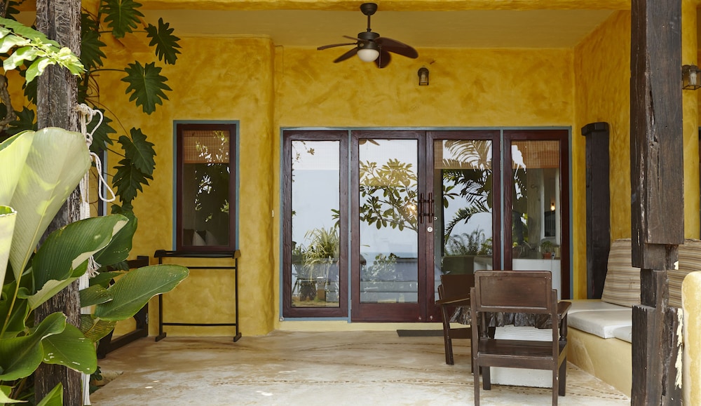 Beach Front Suite - Photo 3