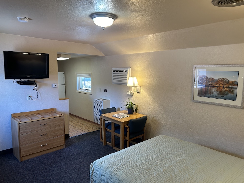 Economy Studio, 1 Queen Bed