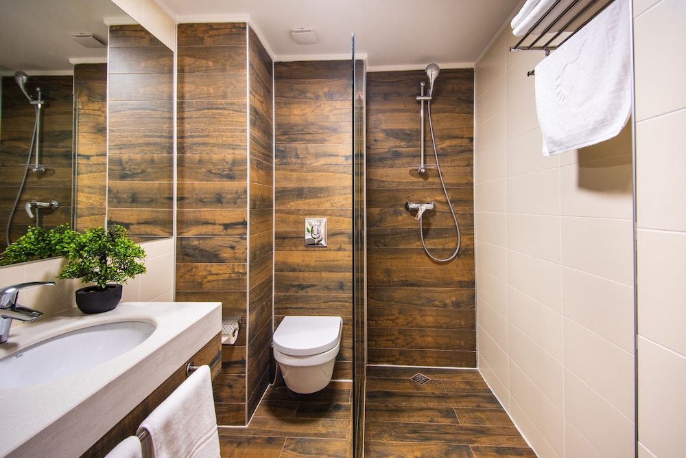 Standard Double Room - Photo 8