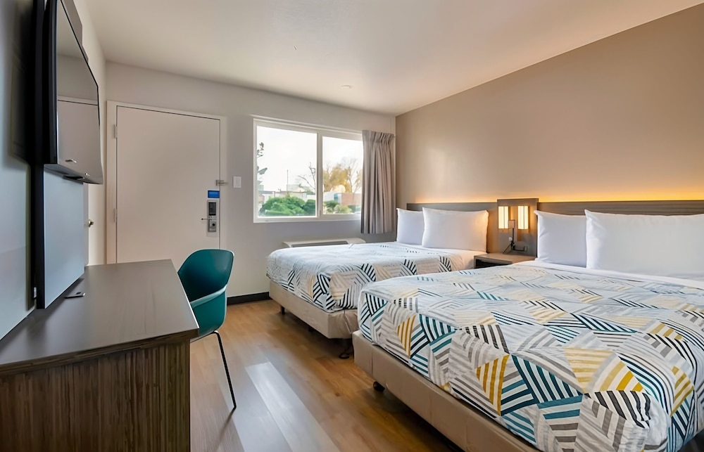 Deluxe Room, 2 Double Beds, Non Smoking, Refrigerator & Microwave