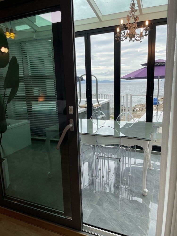 Basic Studio, 1 Queen Bed, Sea View (private whirlpool, 103) - Photo 4