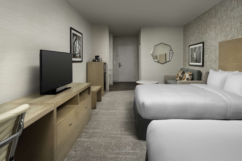 Two Queen Beds - Photo 4