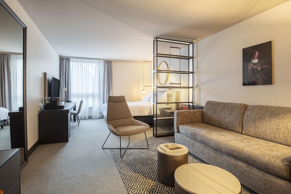 Family Room (Superior)