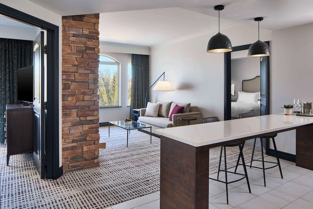 Suite, 2 Bedrooms, Balcony