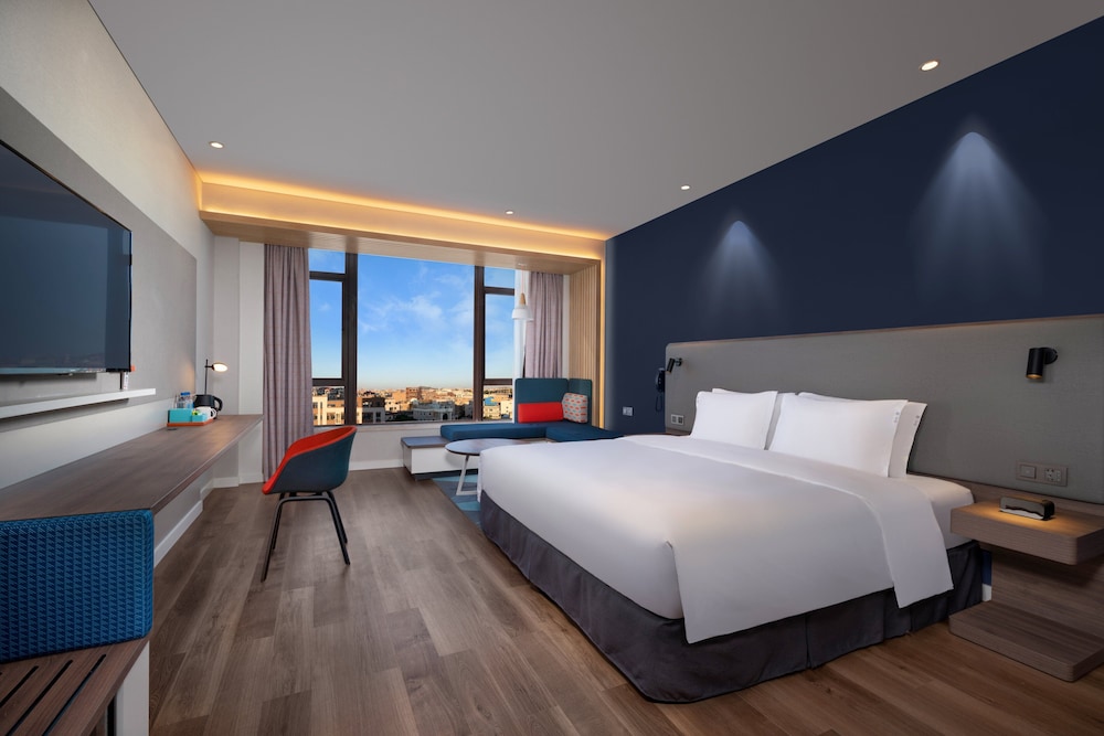 Standard Room, 1 King Bed - Photo 3