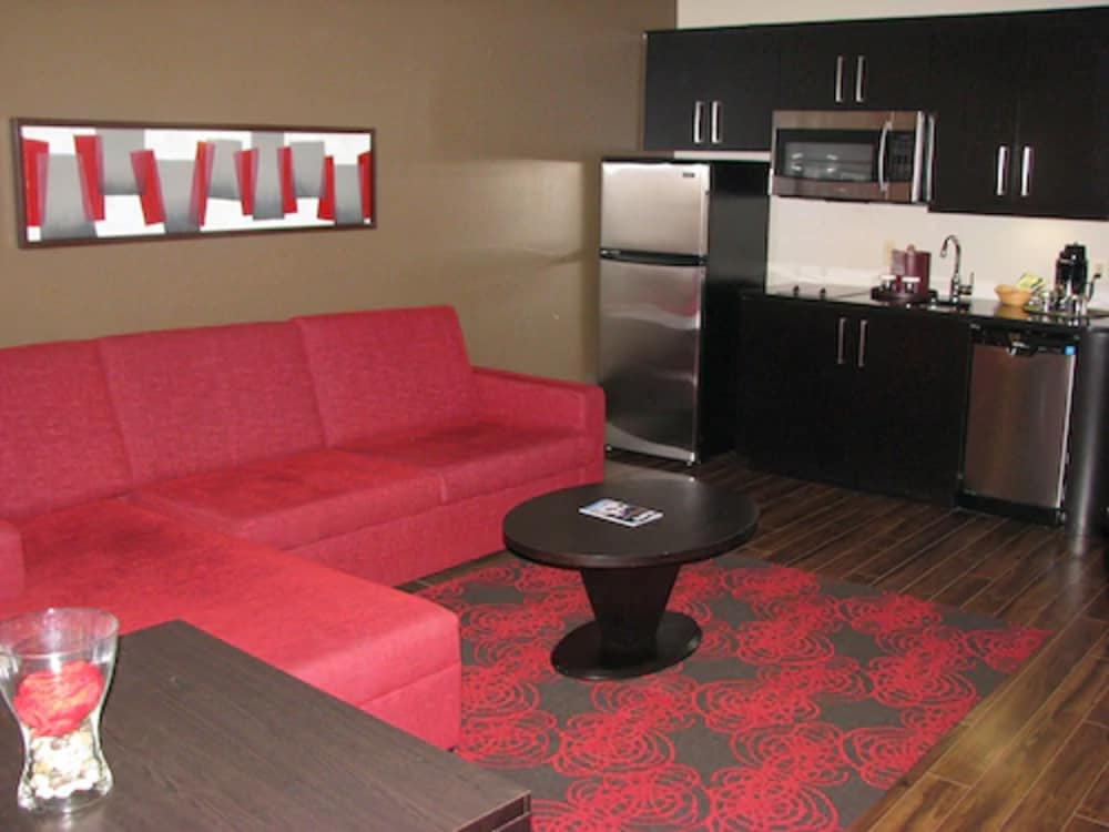 Deluxe Suite, 1 King Bed, Kitchen