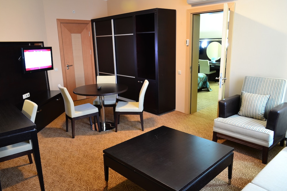 Deluxe Triple Room photo 2