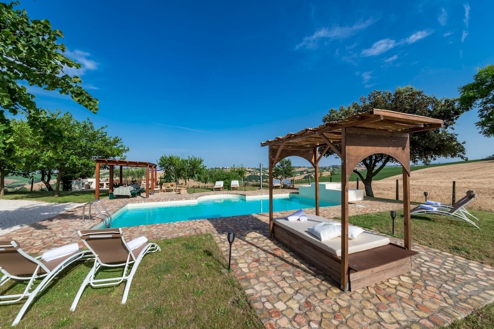 Villa photo 3