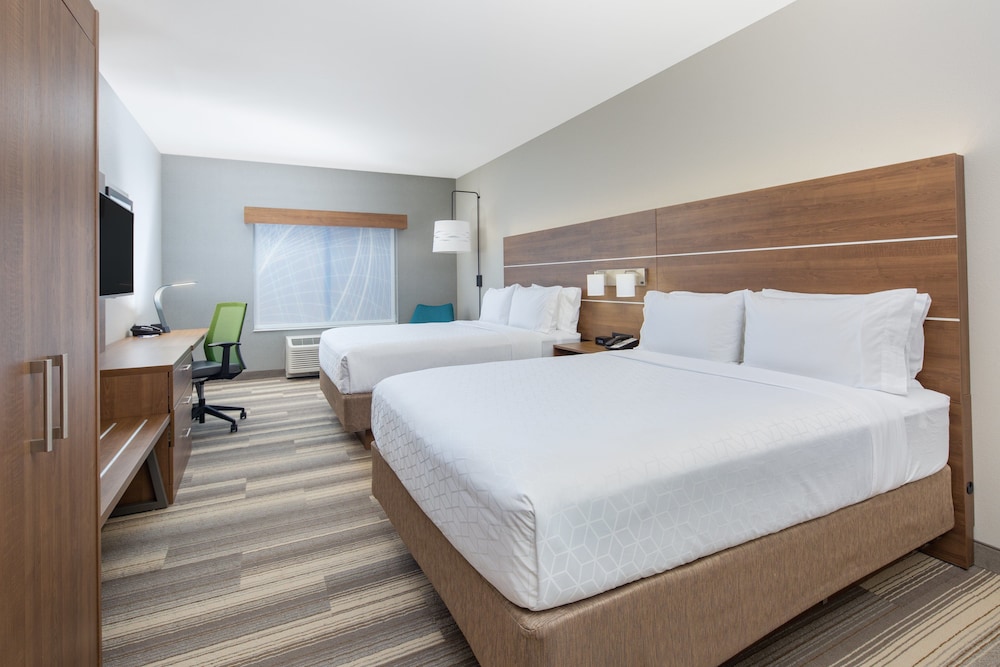 Suite, 2 Queen Beds - Photo 1