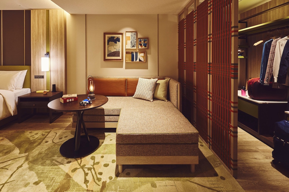 Suite, 2 Twin Beds - Photo 4