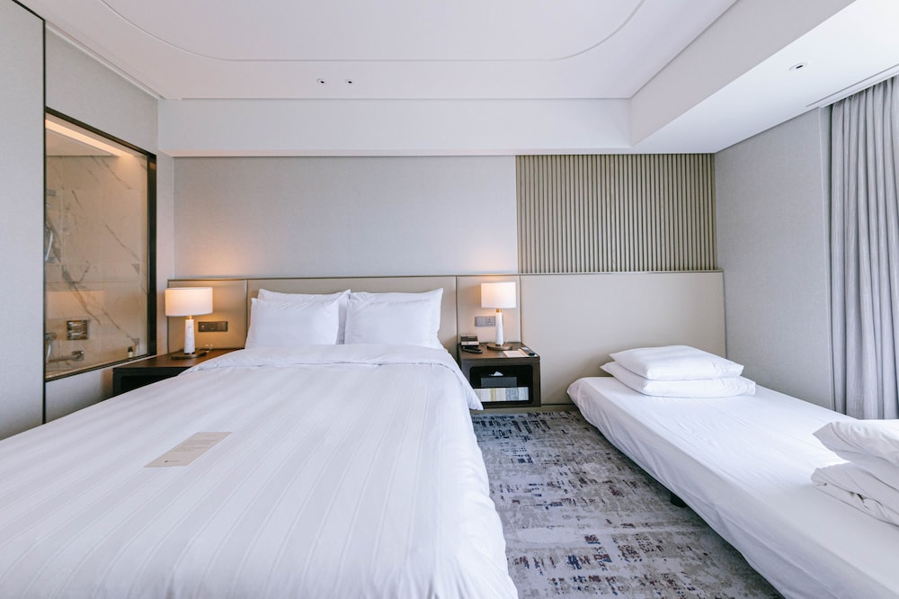 [Lotte World Daily Pass 3ticket] Deluxe Double With Sofa Bed photo 2