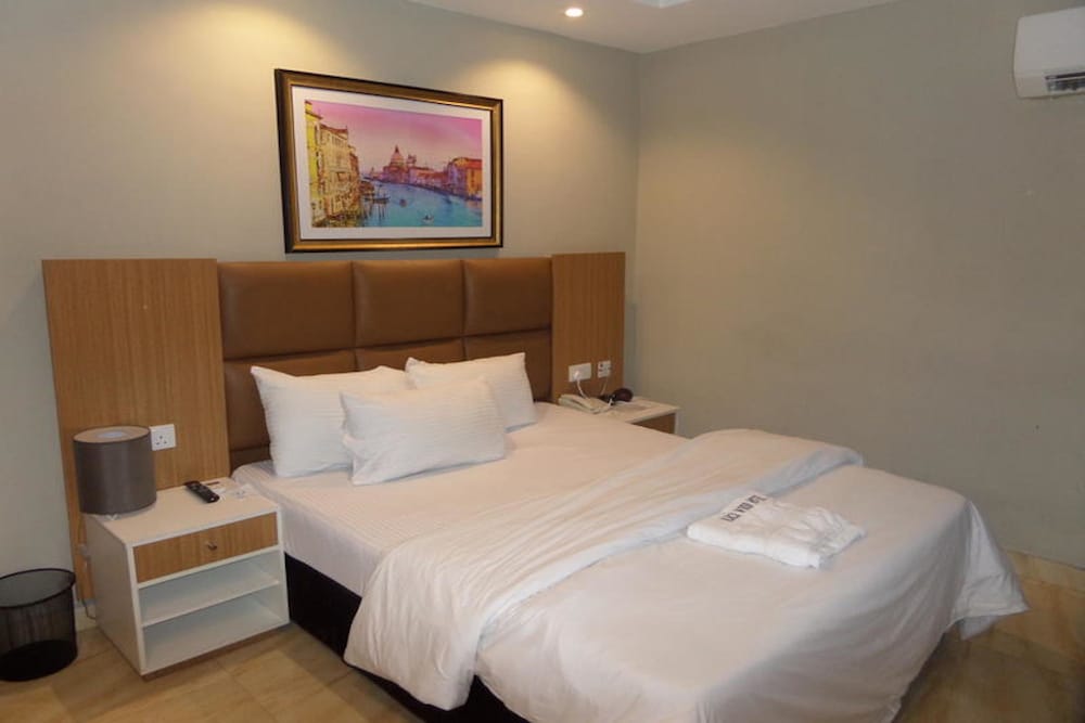 Standard Room, Non Smoking - Photo 2