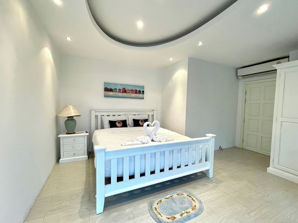 Presidential Room, Non Smoking, Hill View photo 1