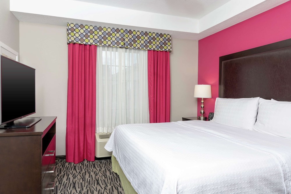 Suite, 1 King Bed, Accessible, Non Smoking (Roll-in Shower) - Photo 4