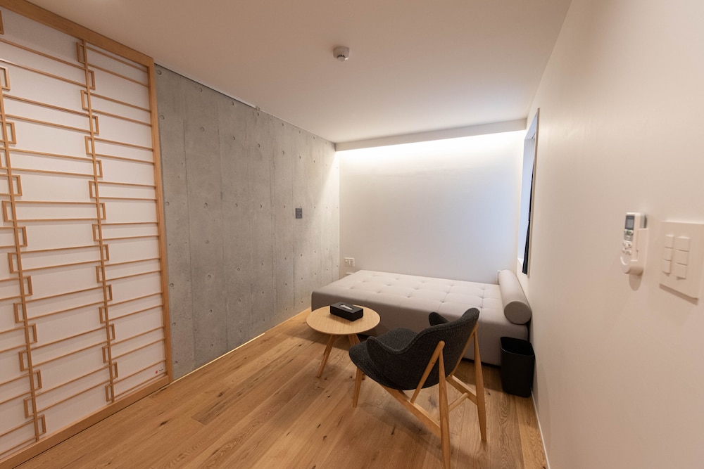 Elite Room, 1 Bedroom, Non Smoking, Refrigerator & Microwave photo 3