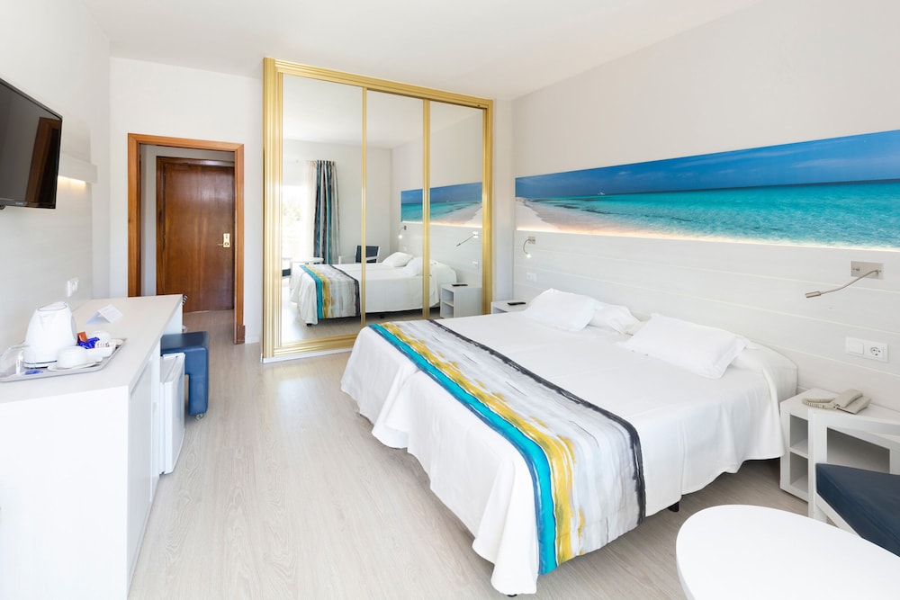 Double Room (2 Adults + 1 Child) photo 2