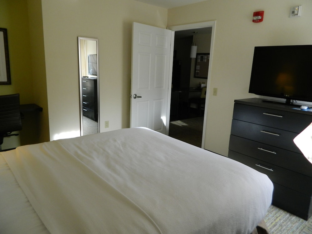 Studio Suite, 1 Queen Bed, Accessible (Mobility, Accessible Tub) photo 2