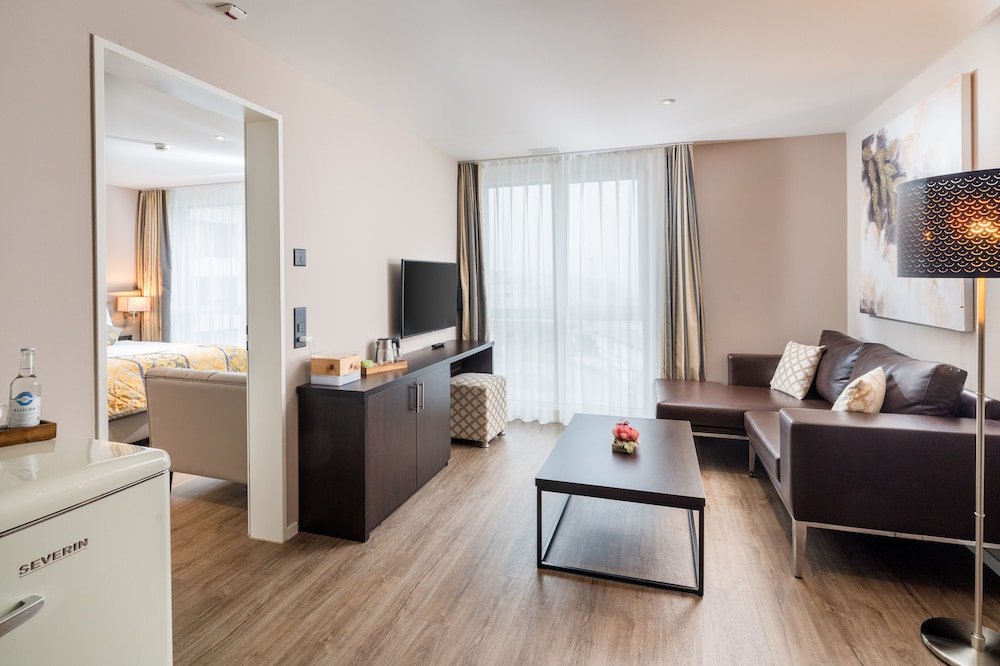 Business Suite photo 2