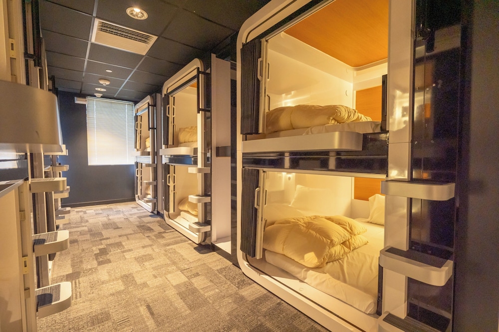 PREMIUM ECONOMY(Men Only), Non Smoking