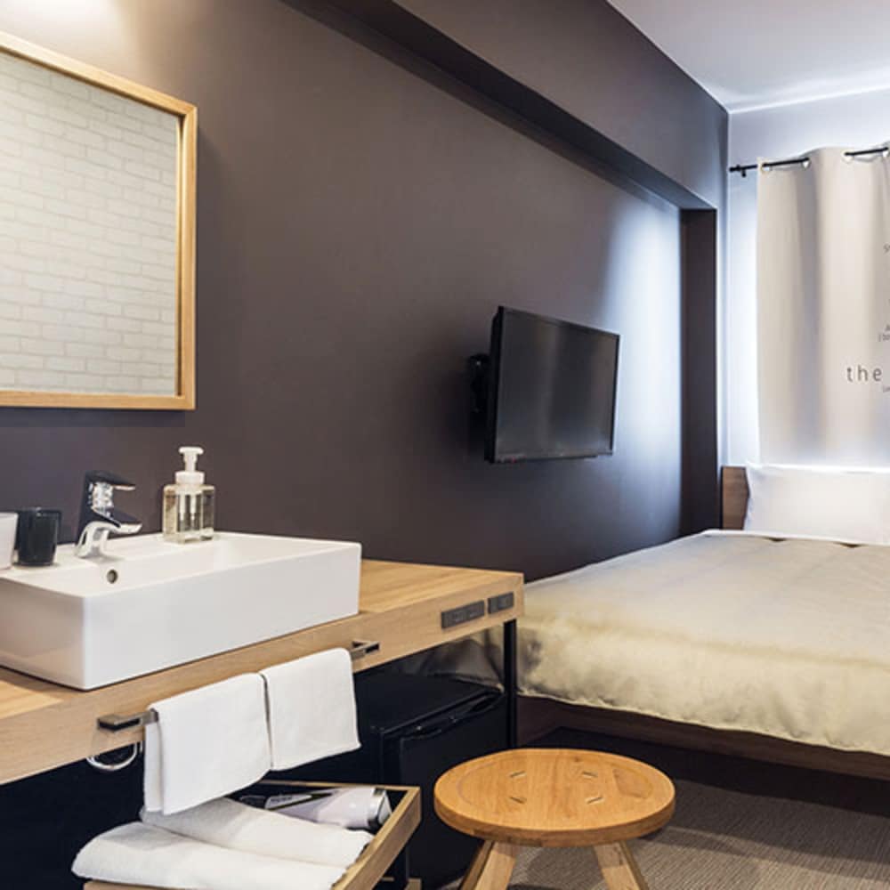 Double Room with Shared Bathroom - Non-Smoking, NO group booking/ more than 2 rooms photo 2