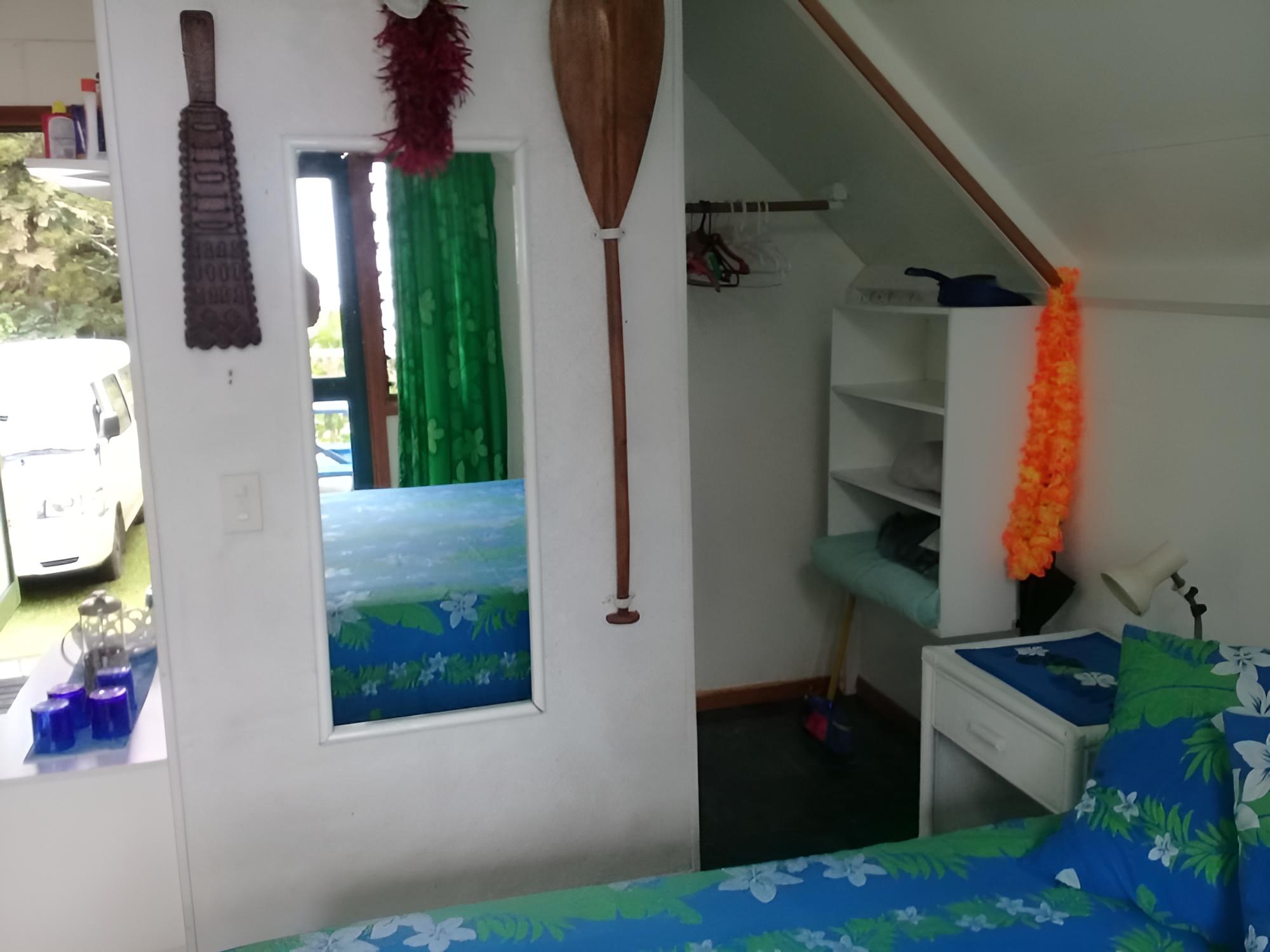 Basic Bungalow, 1 King Bed, Lagoon View photo 1