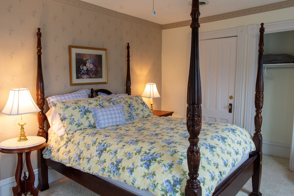 Standard Room, 1 Queen Bed, Non Smoking (Seneca Room)
