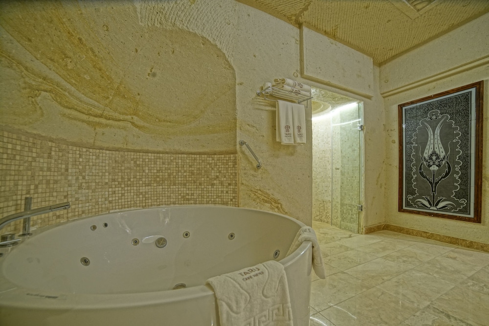 Executive Suite - Photo 13