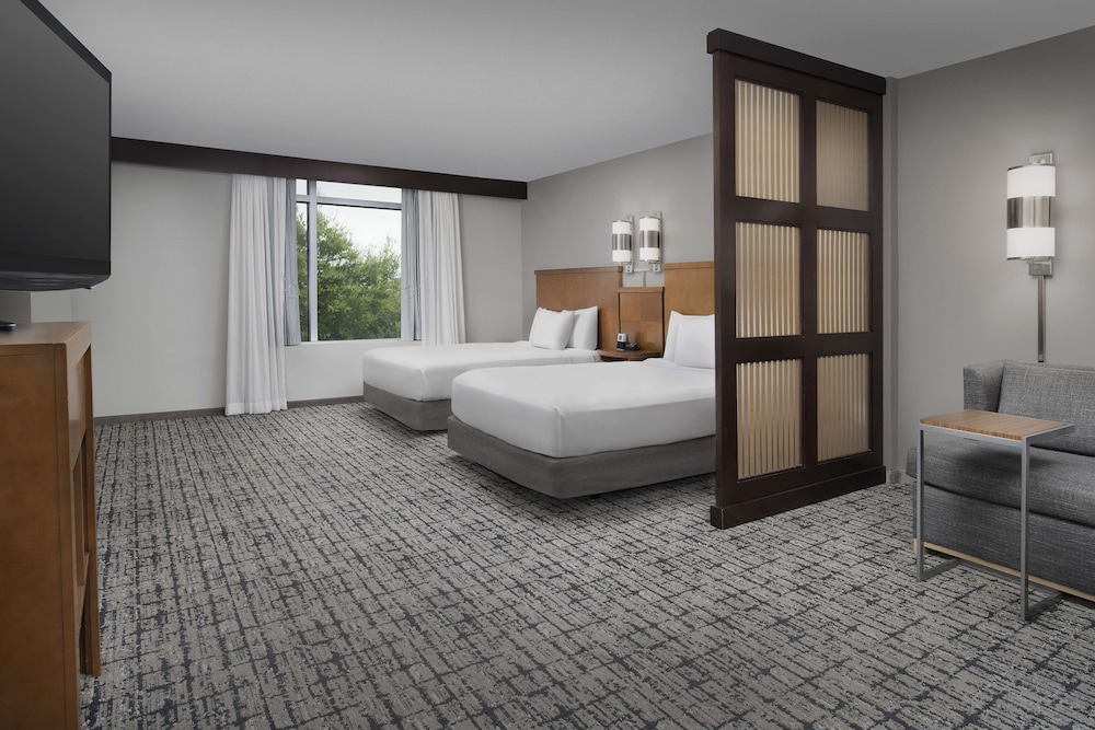Room, 2 Queen Beds, Lake View - Photo 3