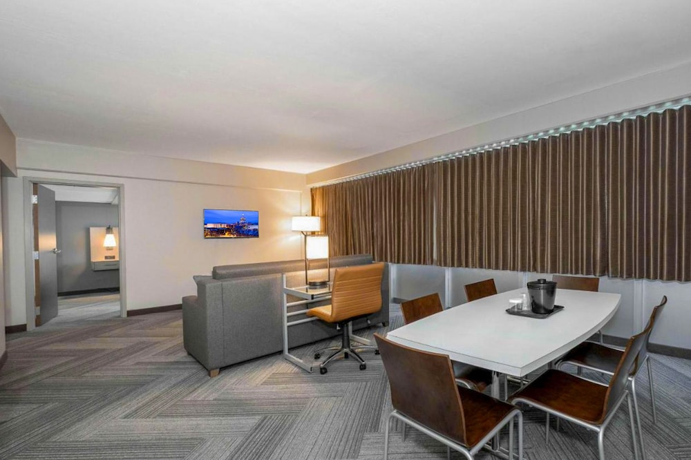 Presidential Suite, 1 King Bed, Non Smoking photo 3
