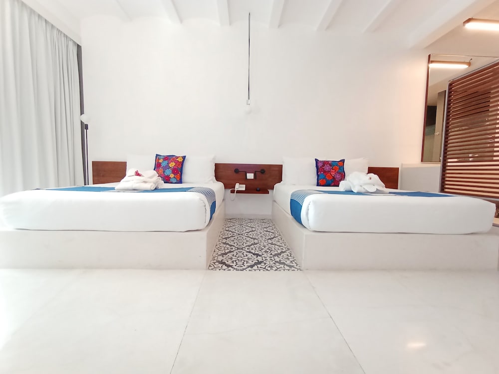 Deluxe Room, 2 Queen Beds - Photo 3
