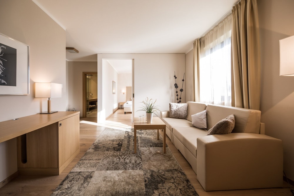 Suite, Garden View