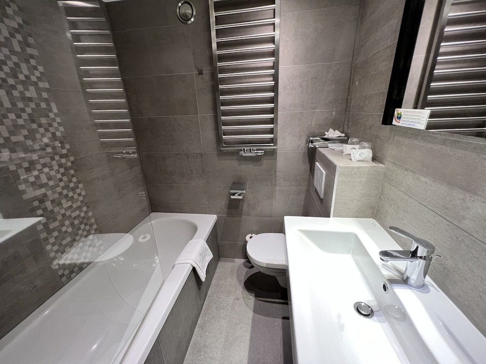 Standard Room, 2 Twin Beds, Non Smoking - Photo 17