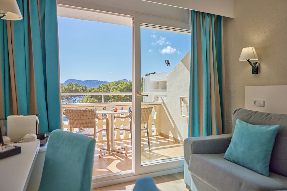 Comfort Room, Balcony, Partial Sea View