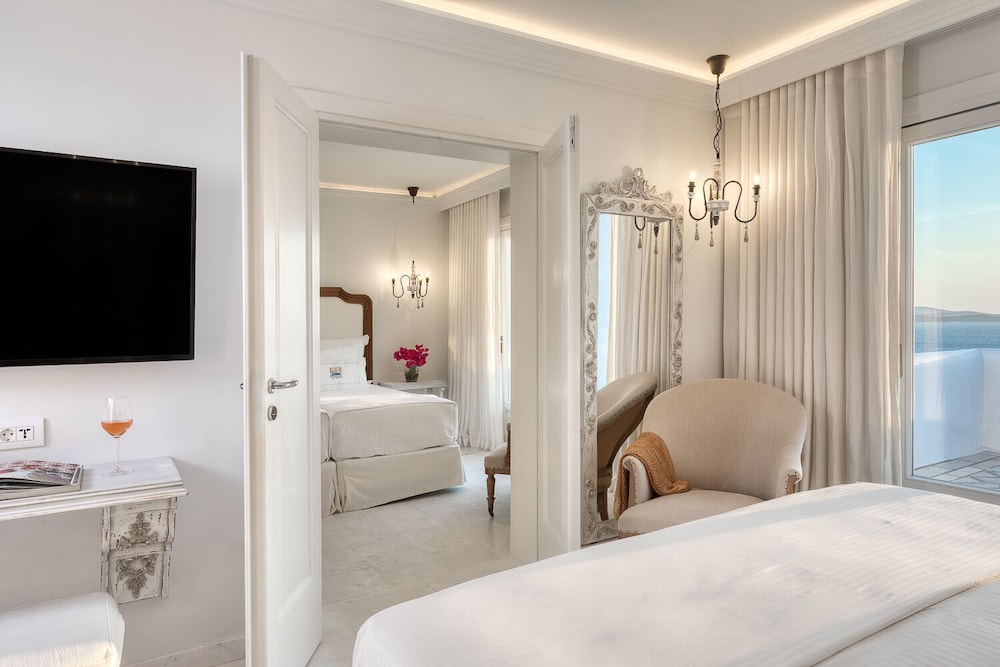 Signature Family Suite with Sea View - Photo 2