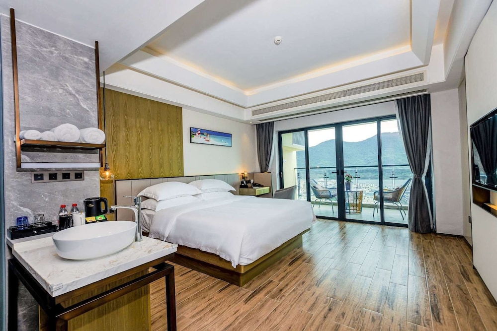 Executive Room, 1 King Bed, Non Smoking, Harbor View