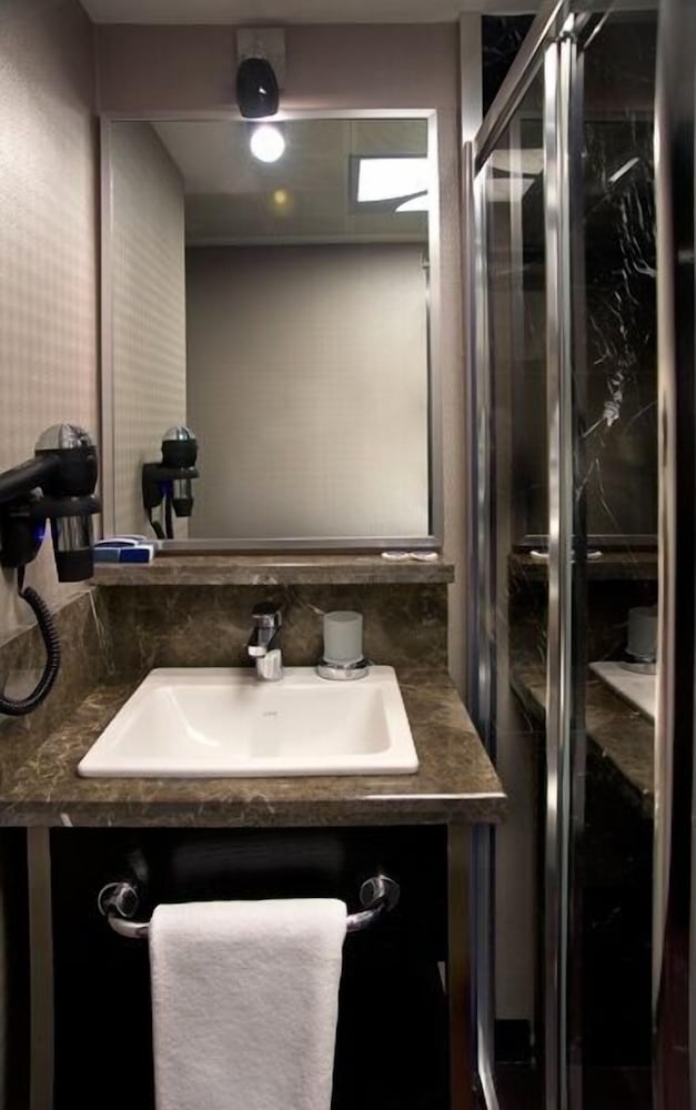 Standard Double or Twin Room - Photo 4