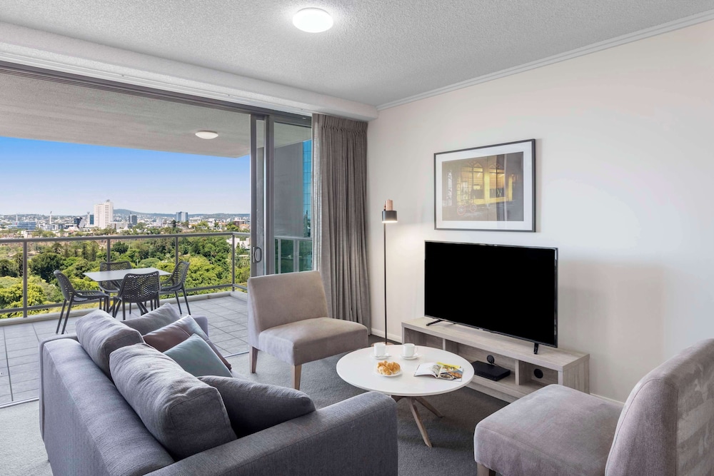 2 Bedroom River View Apartment - Photo 10