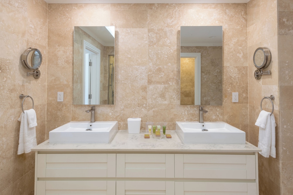 Luxury Suite, Ocean View - Photo 3