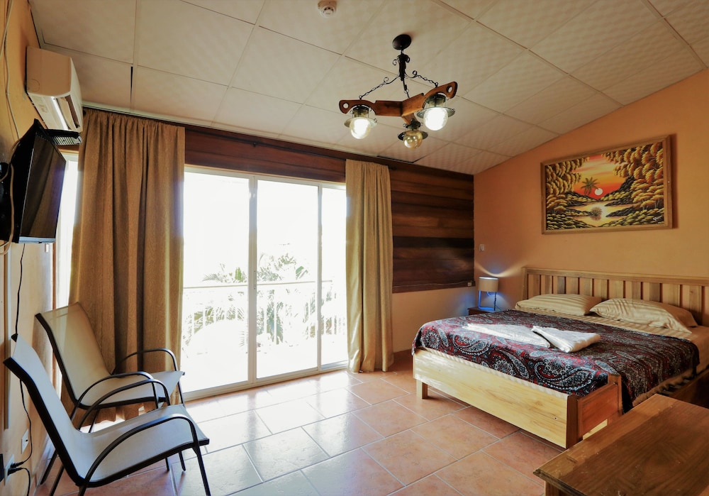 Classic Double Room, 1 Queen Bed, Balcony photo 2